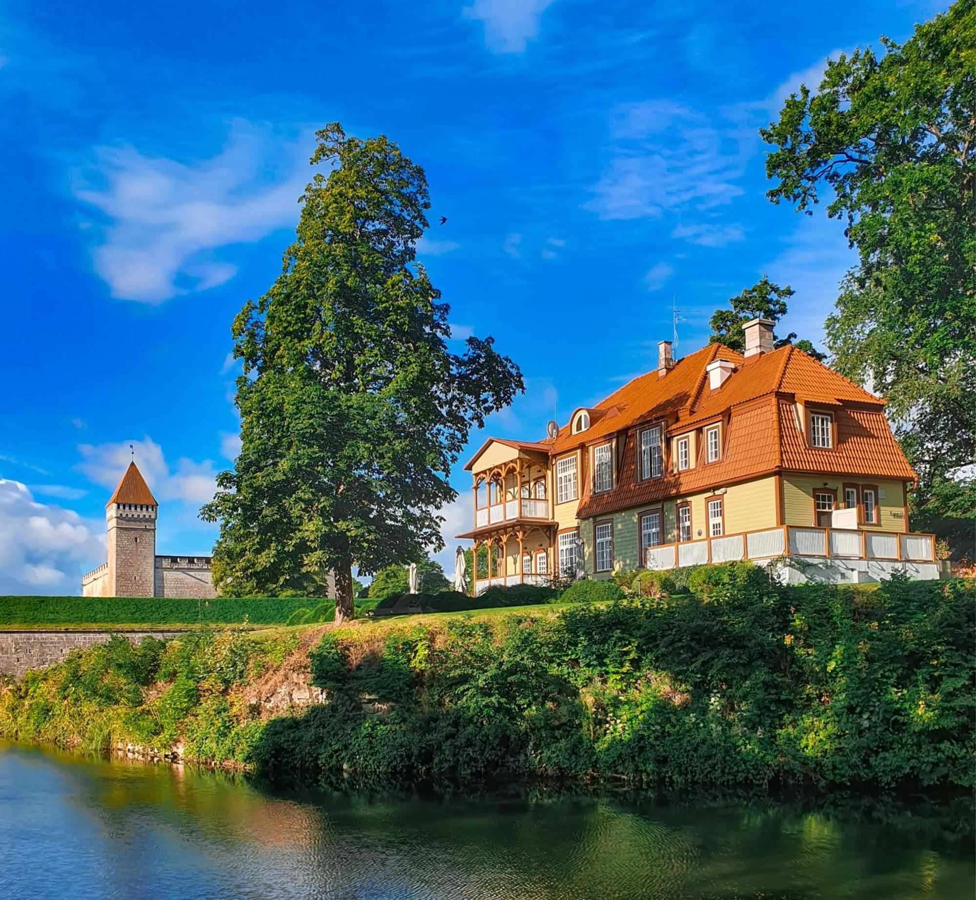 Ekesparre Boutique Hotel Kuressaare Exterior photo
