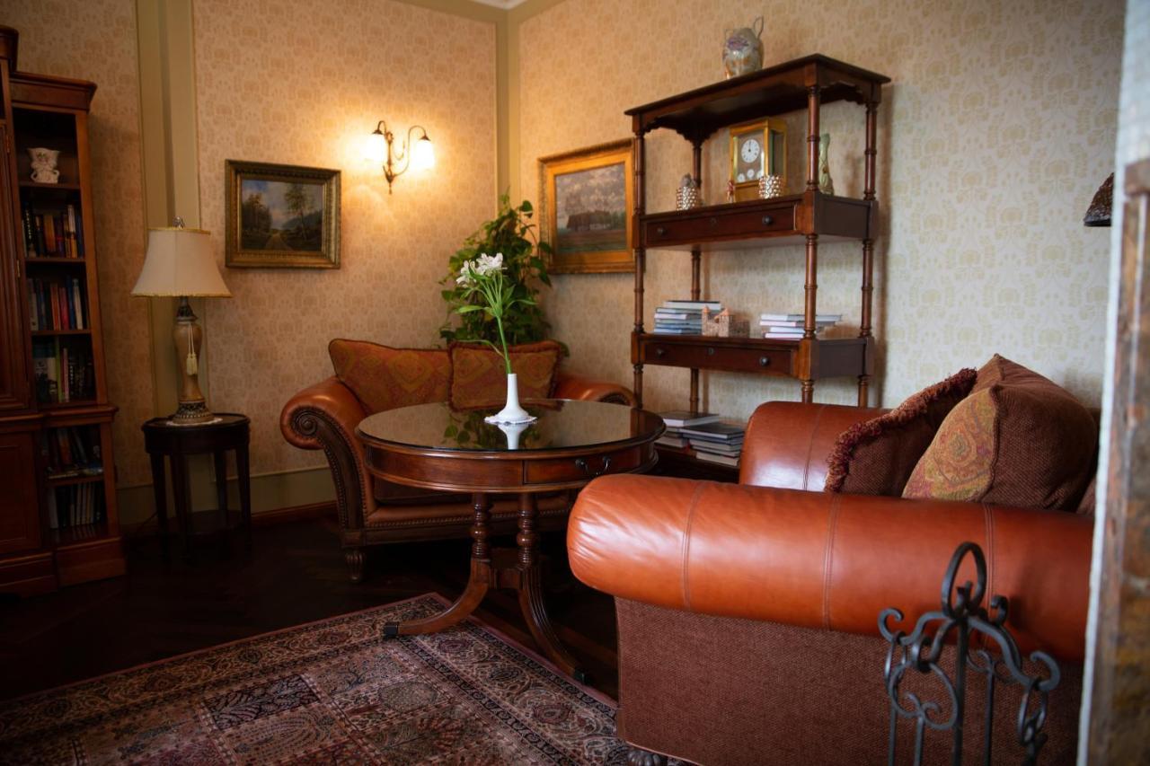 Ekesparre Boutique Hotel Kuressaare Exterior photo